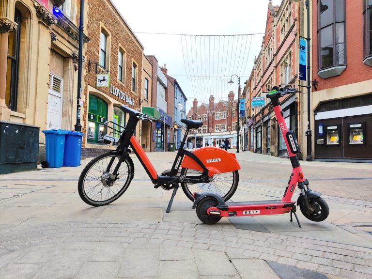 Voi e-bike and e-scooter in Kettering