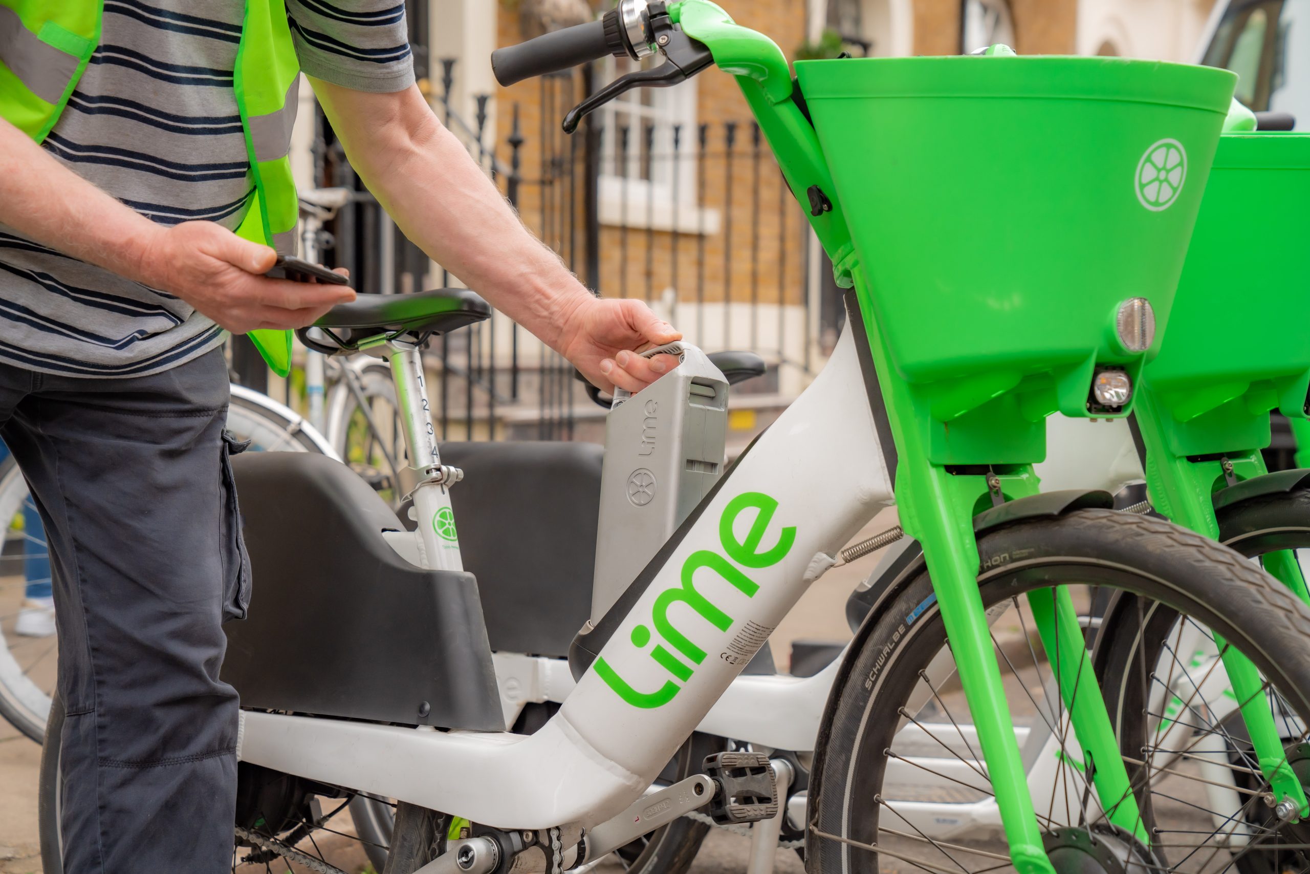 London gets Lime’s new Gen4 e-bikes with interchangeable batteries